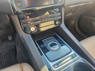 JAGUAR F-Pace usata, con Fari Xenon