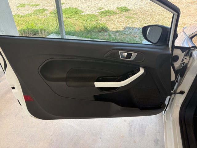 FORD Fiesta usata, con MP3