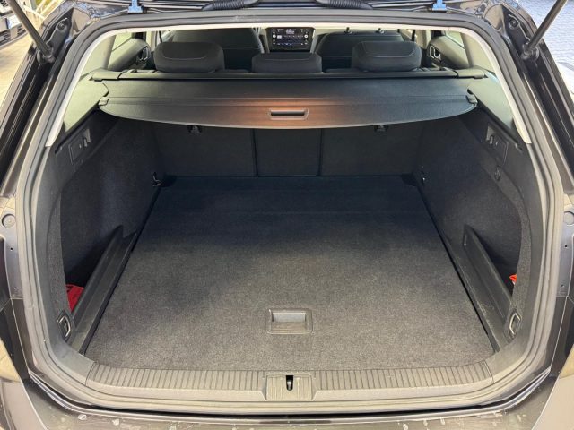 VOLKSWAGEN Passat Variant usata, con Autoradio