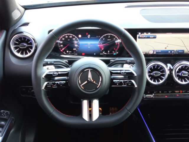 MERCEDES-BENZ GLB 200 usata, con Servosterzo