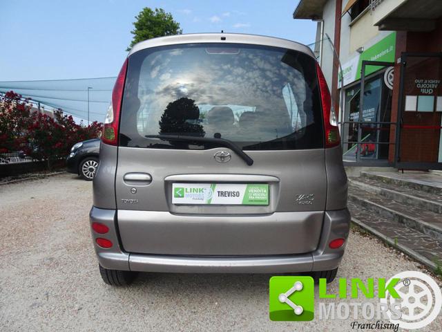 TOYOTA Yaris usata, con Autoradio