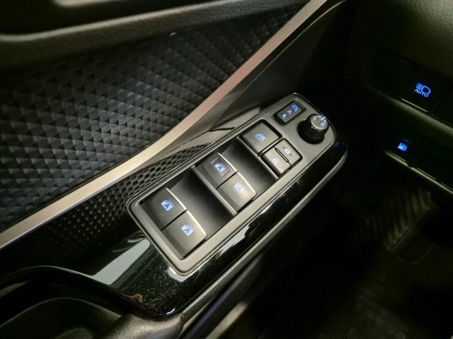 TOYOTA C-HR usata, con Autoradio digitale