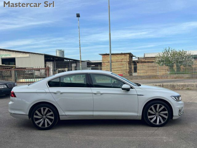 VOLKSWAGEN Passat usata, con Boardcomputer