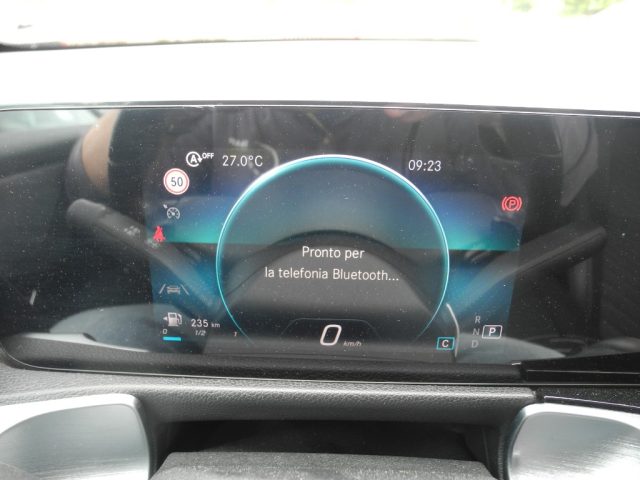 MERCEDES-BENZ GLB 200 usata, con Touch screen