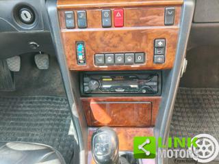 MERCEDES-BENZ E 200 usata 23