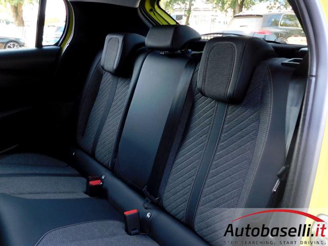 PEUGEOT 208 usata, con Sedile posteriore sdoppiato