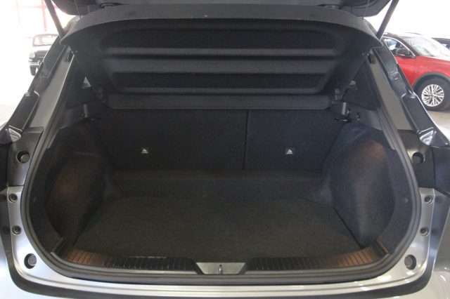 NISSAN Qashqai usata, con Fari LED