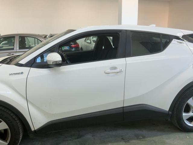 TOYOTA C-HR usata, con Autoradio