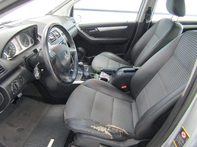 MERCEDES-BENZ A 180 usata, con Controllo automatico clima