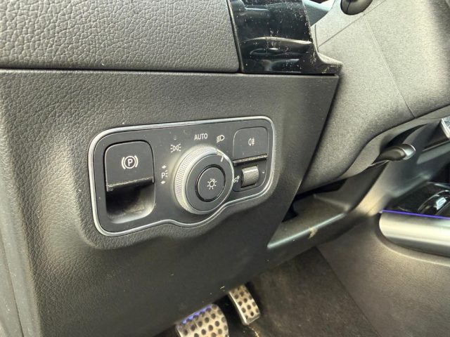 MERCEDES-BENZ GLA 180 usata, con Controllo automatico clima