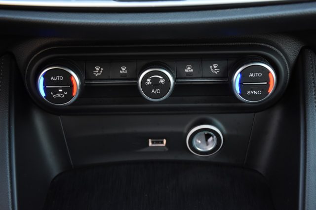 ALFA ROMEO Stelvio usata, con Volante in pelle