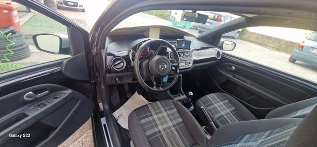 VOLKSWAGEN up! usata, con Autoradio