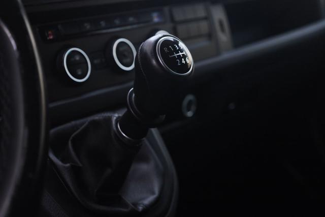 VOLKSWAGEN Caravelle usata, con Touch screen