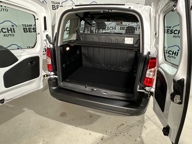 OPEL Combo usata, con Autoradio digitale