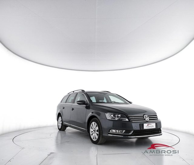 VOLKSWAGEN Passat usata 1