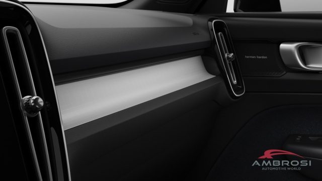 VOLVO XC40 usata 13