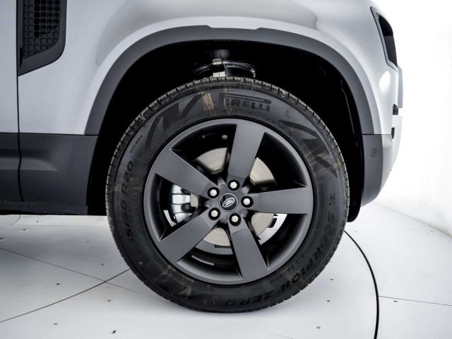 LAND ROVER Defender usata 8