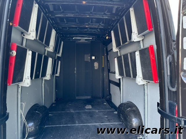 VOLKSWAGEN Crafter usata, con Airbag testa