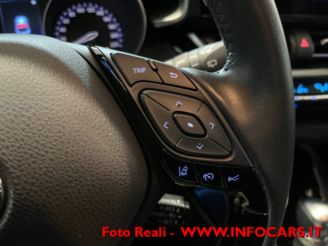 TOYOTA C-HR usata, con USB