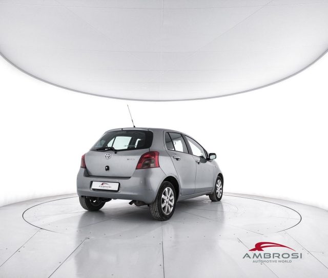 TOYOTA Yaris usata 2