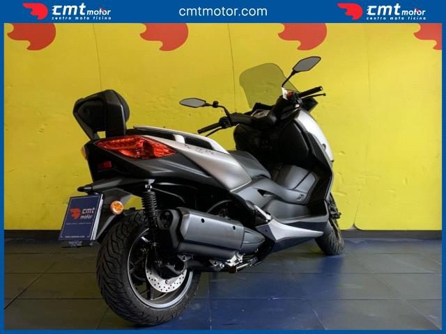 YAMAHA X-MAX 300 usata 2