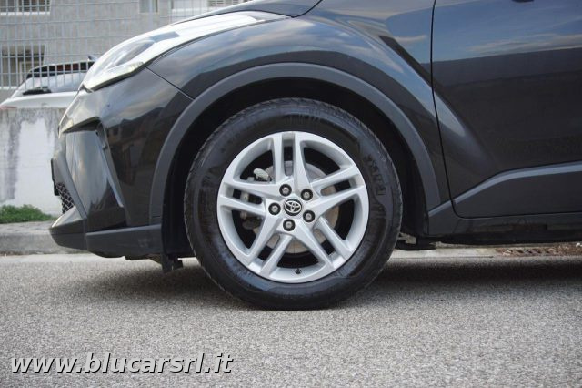 TOYOTA C-HR usata, con Specchietti laterali elettrici