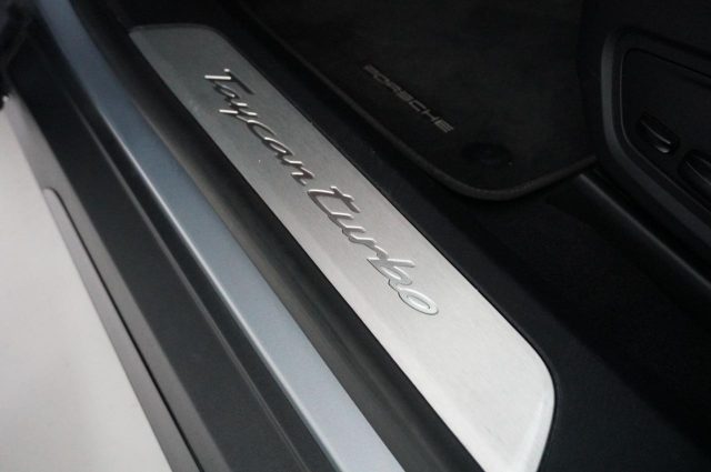 PORSCHE Taycan usata, con USB