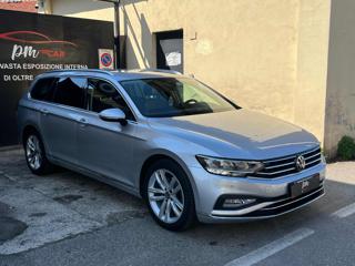 VOLKSWAGEN Passat Variant usata, con Airbag