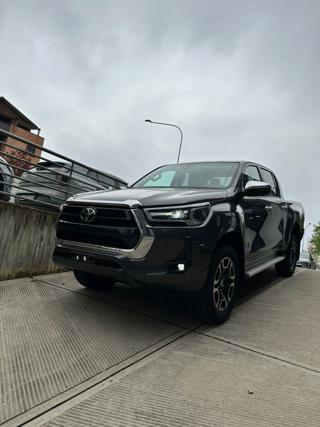 TOYOTA Hilux 2.8 D-4D A/T 4WD 48V 4 porte Double Cab Lounge