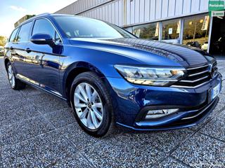 VOLKSWAGEN Passat Variant usata, con Airbag