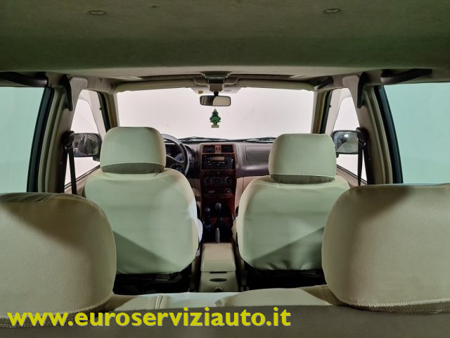 NISSAN Terrano II usata 29