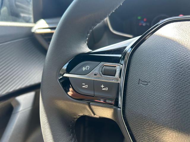 PEUGEOT 2008 usata, con Volante in pelle