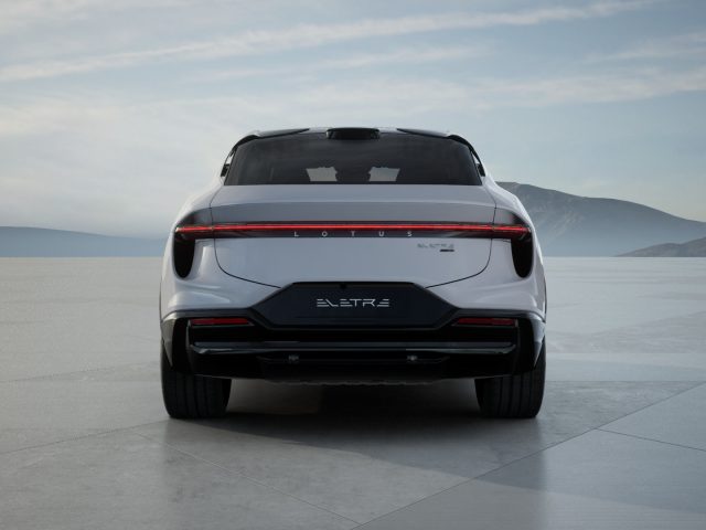 LOTUS Eletre usata, con Autoradio