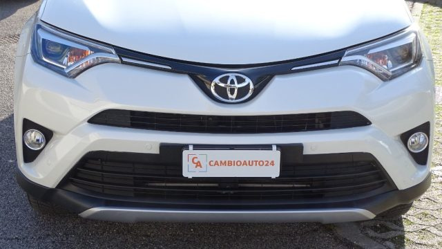 TOYOTA RAV 4 usata, con Sensori di parcheggio anteriori