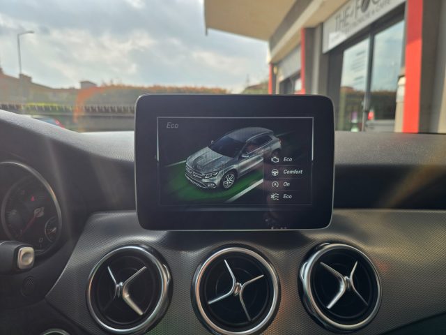 MERCEDES-BENZ GLA 200 usata, con Hill holder