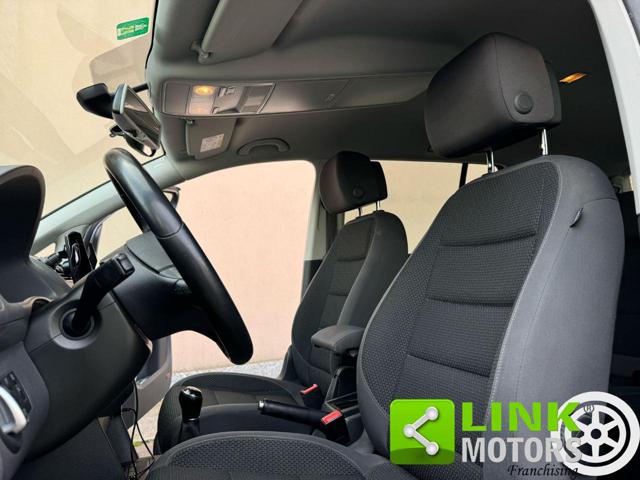 VOLKSWAGEN Touran usata, con Controllo automatico clima