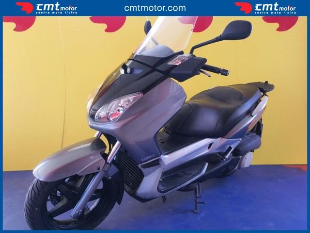 YAMAHA X-Max 250 usata 1