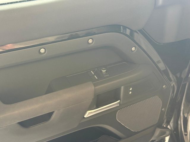 LAND ROVER Defender usata, con Climatizzatore