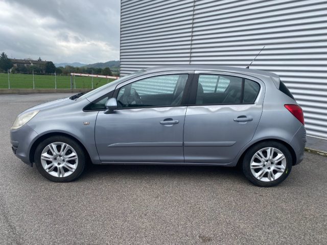 OPEL Corsa usata, con Climatizzatore
