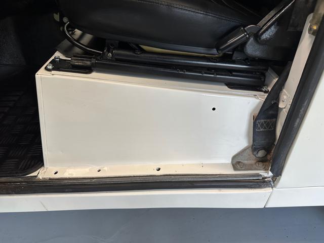 LAND ROVER Defender usata 8