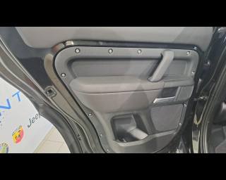 LAND ROVER Defender usata 31