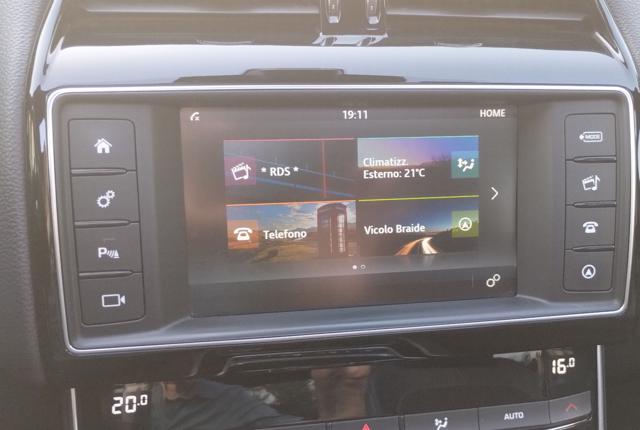 JAGUAR XE usata, con USB