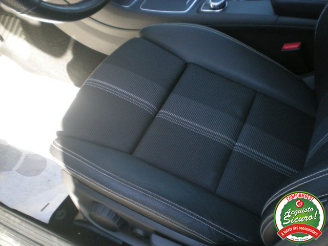 MERCEDES-BENZ GLA 200 usata, con Autoradio digitale