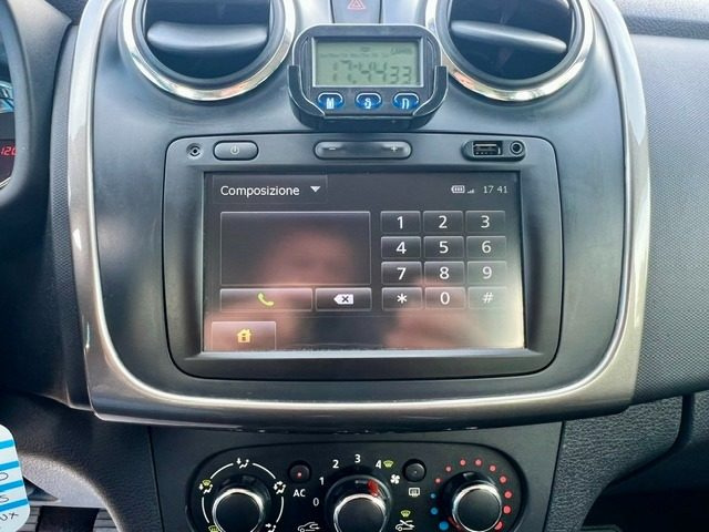DACIA Sandero usata, con Touch screen