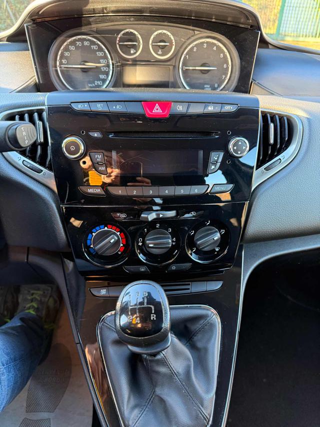 LANCIA Ypsilon usata, con ESP