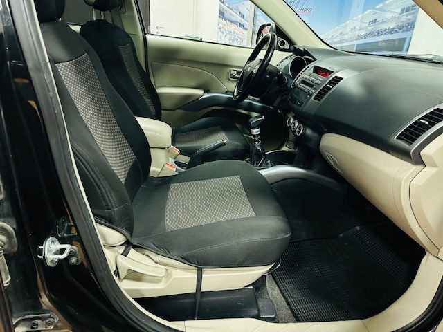 MITSUBISHI Outlander usata, con Climatizzatore