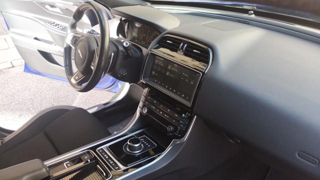 JAGUAR XE usata, con Sensori di parcheggio posteriori