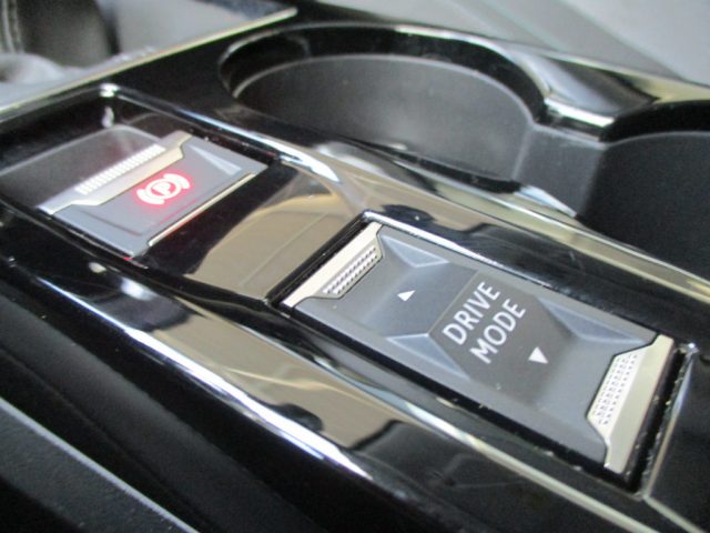 PEUGEOT 208 usata, con Touch screen