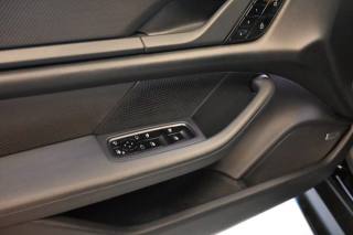 PORSCHE Taycan usata 42