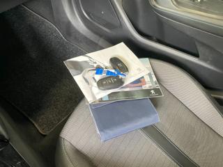PEUGEOT 2008 usata, con Sedile posteriore sdoppiato